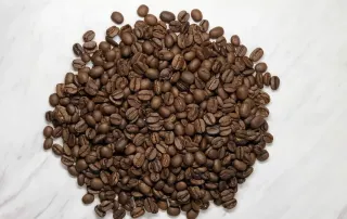 glory-cloud-house-blend-coffee-beans-top-view-12oz-unsung-roasters Top view of roasted Glory Cloud House Blend Coffee beans – light-medium roast house blend coffee by Unsung Roasters
