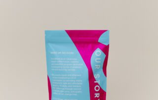 shebrews-colombian-steel-magnolia-back-12oz-coffee-bag-unsung-roasters. Back of SheBrews Colombian Steel Magnolia 12oz coffee bag with mission story